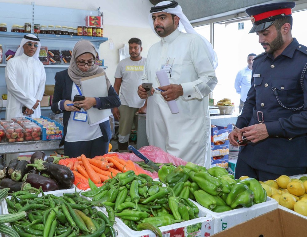  المحافظة الجنوبية : حملات توعوية لتأمين السلامة في المنشآت والمرافق والمحلات التجارية