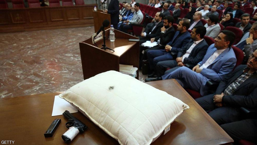  "وسادة وسلاح الجريمة".. في محاكمة عمدة طهران قاتل زوجته