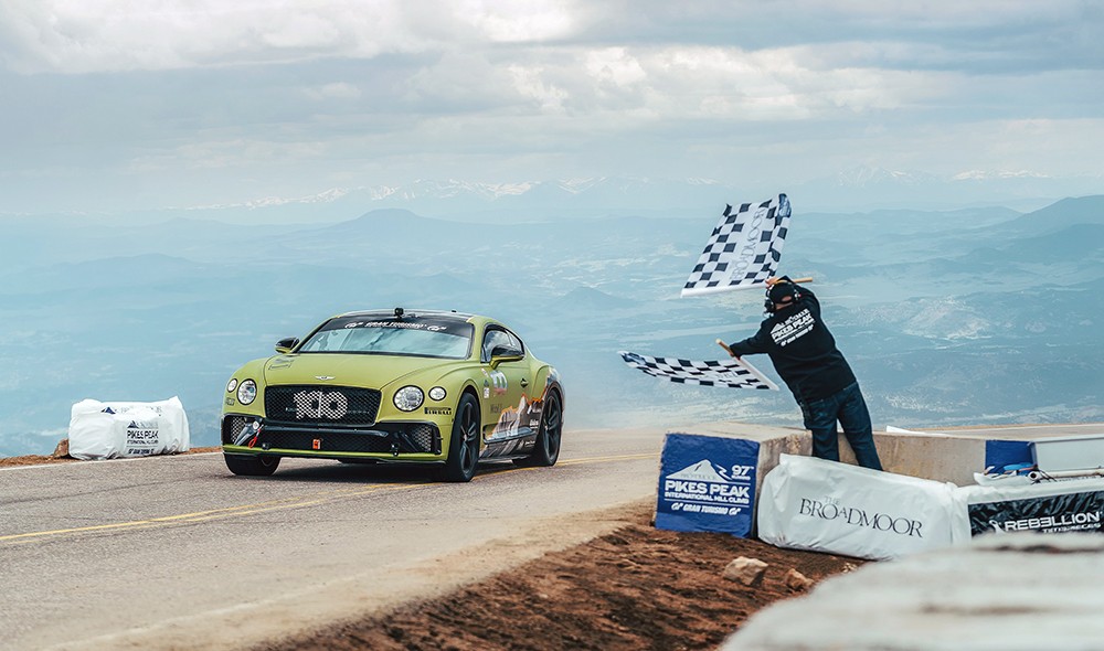 دعوة للدخول إلى عالم Bentley Continental GT