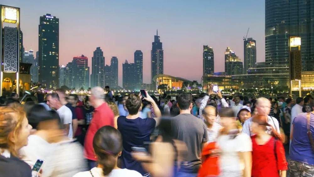 الإمارات تعفي مرافقي السياح من التأشيرات بدءاً من اليوم