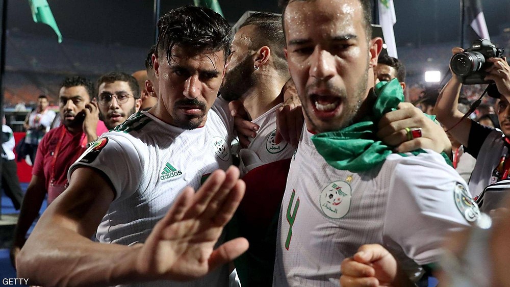  مصر ترحل مشجعين جزائريين بعد مباراة نصف نهائي أمم أفريقيا