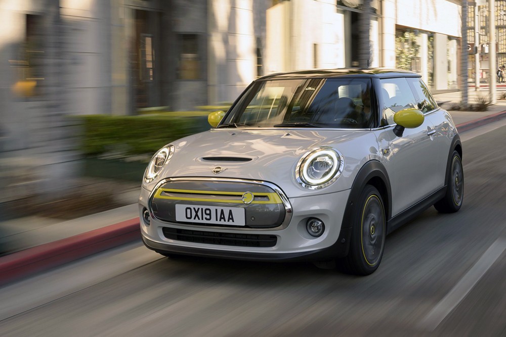 سيارة MINI Cooper SE الجديدة