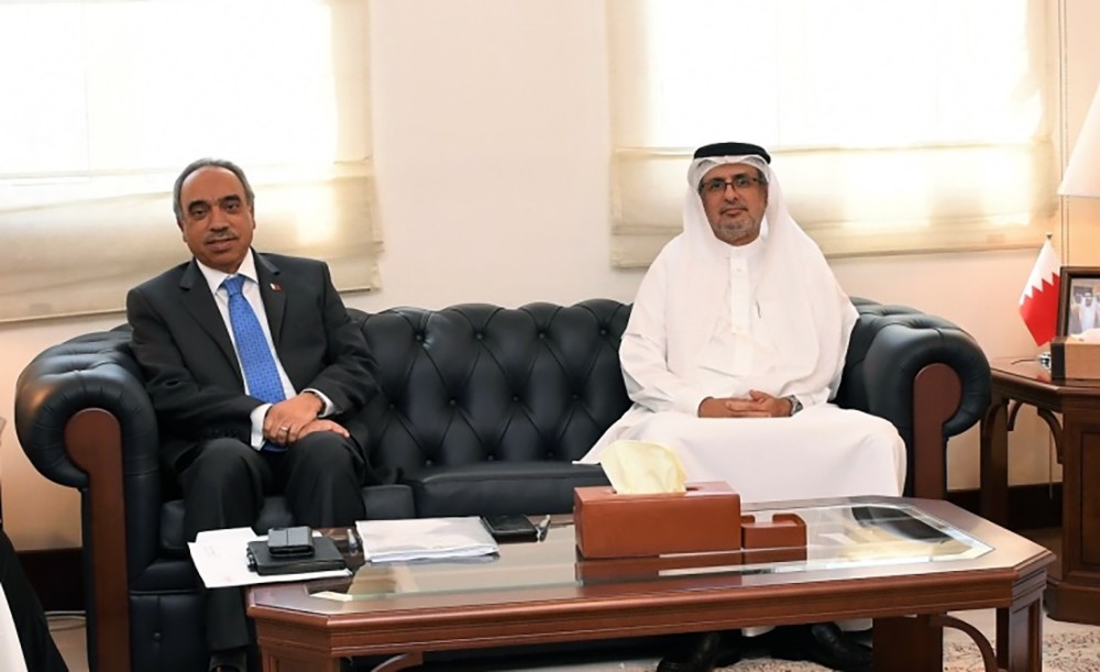 وزير الأشغال يبحث مع النائب إسحاقي احتياجات عاشرة العاصمة‎