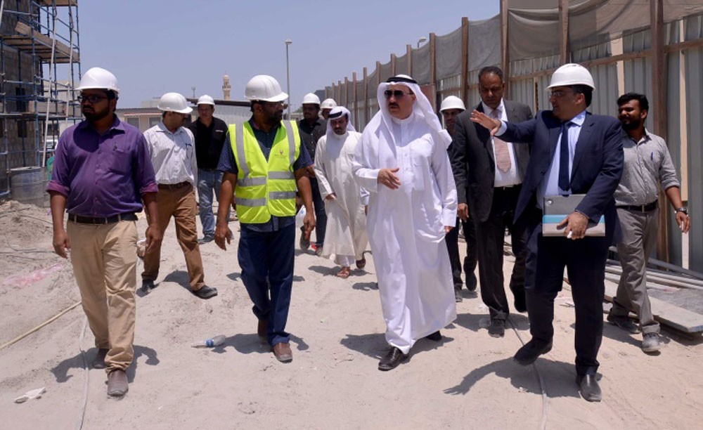 وزير العمل يشيد بالتزام أصحاب العمل بقرار حظر العمل وقت الظهيرة