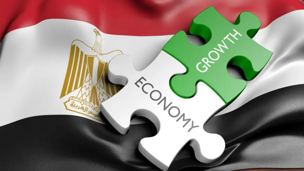 اقتصاد مصر ينمو 5.6% والعجز عند 8.2%