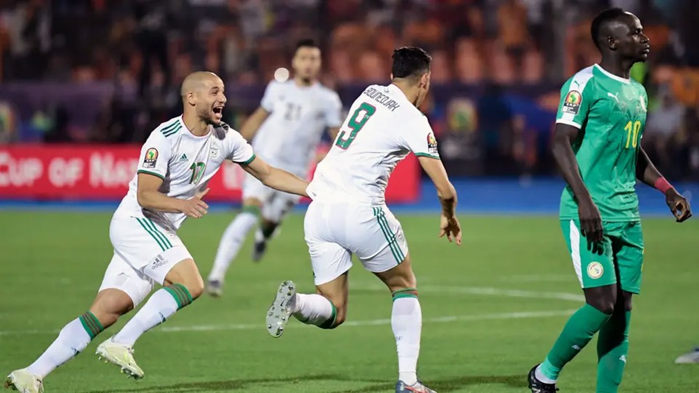 الجزائر تهزم السنغال وتتوج بكأس إفريقيا بعد 29 عاماً