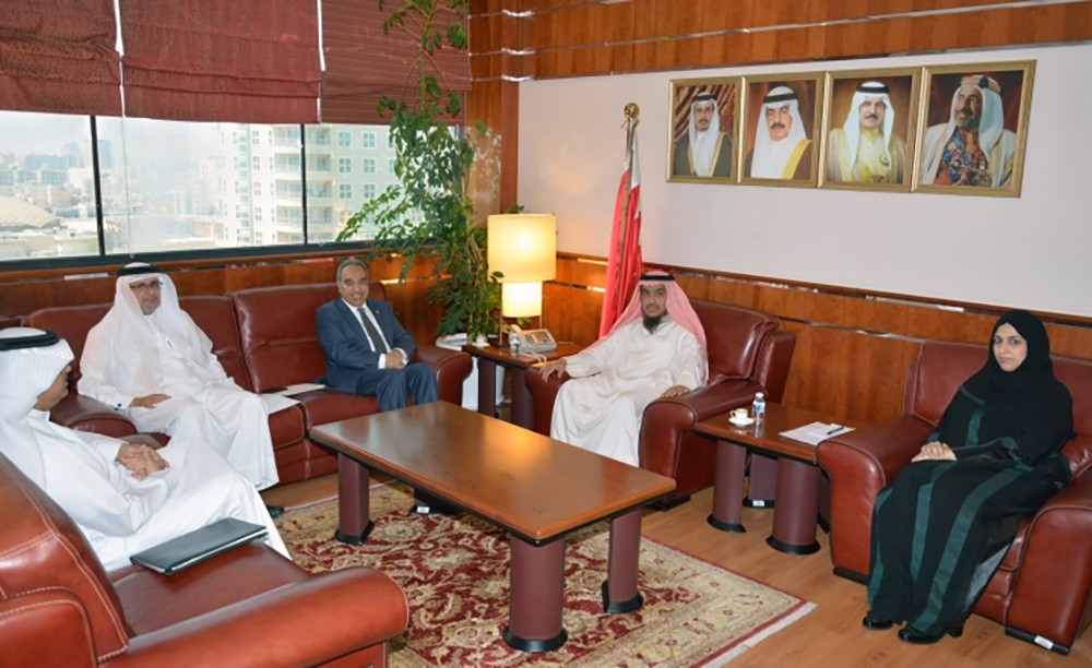 "ديوان الخدمة" يبحث مع وزير الاشغال وشئون البلديات الهيكل التنظيمي