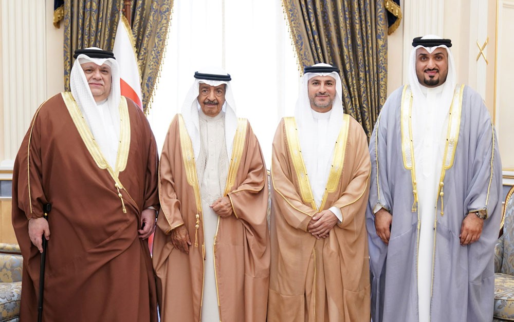سمو رئيس الوزراء يعرب عن اعتزازه بالكفاءات البحرينية في مختلف القطاعات