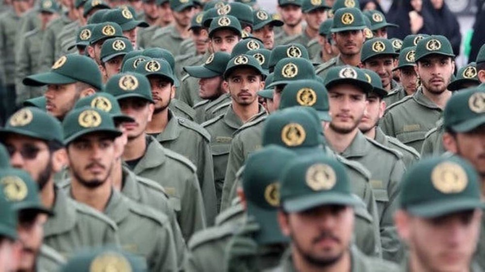 إيران.. مقتل عنصرين بالحرس الثوري في اشتباكات مع مسلحين