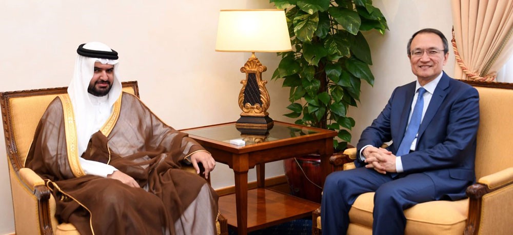 سمو الشيخ عيسى بن علي يستقبل السفير الصيني ‎