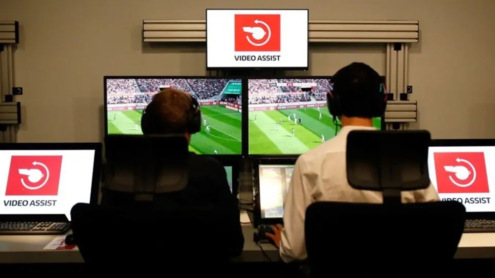 مسؤول VAR في ألمانيا ينتقد المدة الطويلة لاتخاذ القرارات