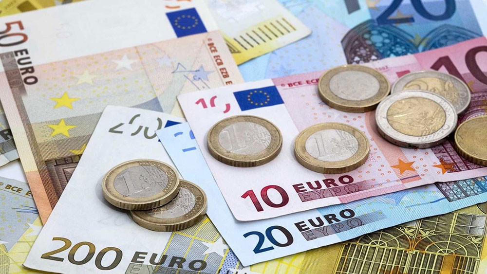 اليورو قرب 1.12 دولار مع ترقب اجتماعات بنوك مركزية