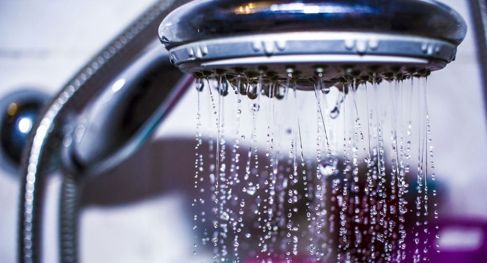 8 أخطاء شائعة نفعلها باستمرار خلال الاستحمام تضر بالبشرة