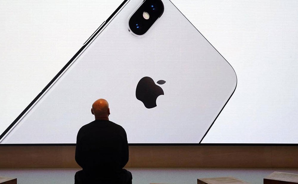 أبل وإنتل.. صفقة بمليار دولار تمهد لآيفون 5G