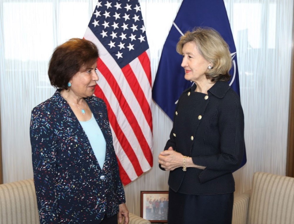 سفيرة البحرين لدى بلجيكا تحضر غداء عمل