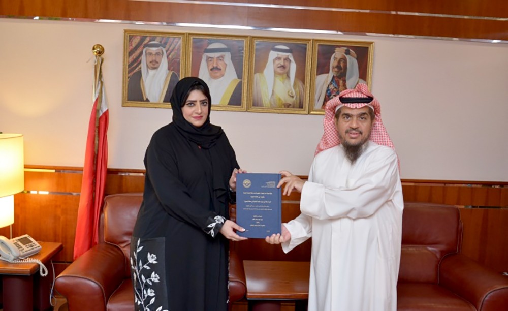 رئيس ديوان الخدمة المدنية يشيد بالكفاءات الوطنية الشابة