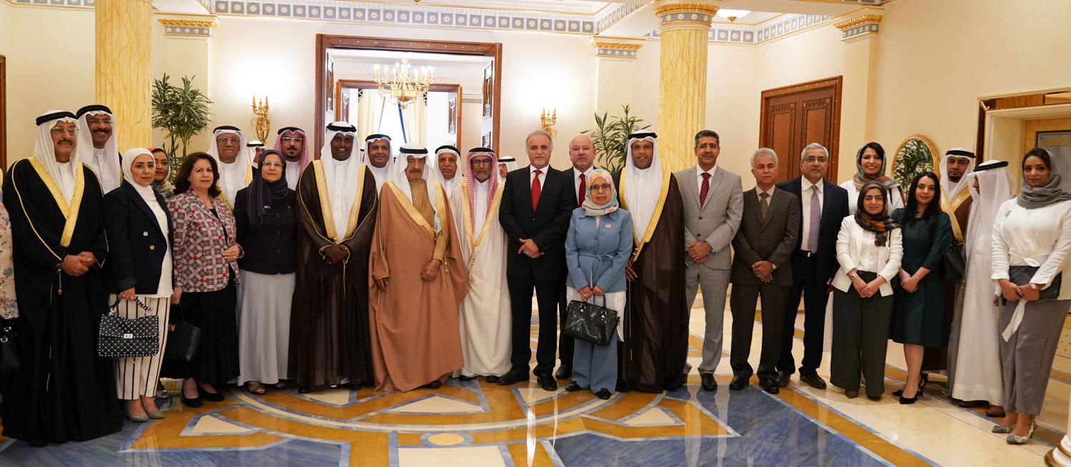 سمو رئيس الوزراء يشيد بدور جمعية البحرين للتدريب في تطوير العنصر البشري