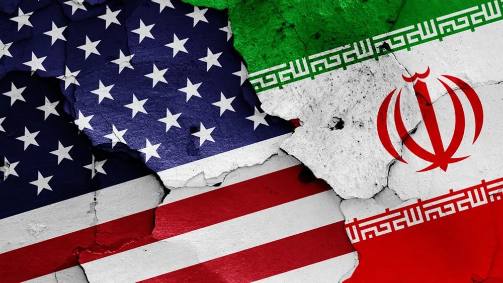 هل تجدد أميركا إعفاءات العقوبات عن برامج نووية إيرانية؟