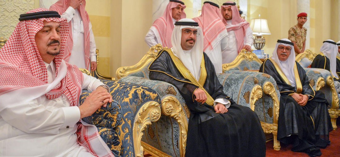 سمو الشيخ خليفة بن علي يقدم واجب العزاء لأمير منطقة الرياض  
