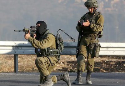 الاحتلال يقتل فلسطينياً على حدود غزة.. ويستهدف مركزاً لحماس