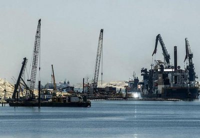 قناة السويس تسجل رقما قياسيا بأكبر عبور للسفن