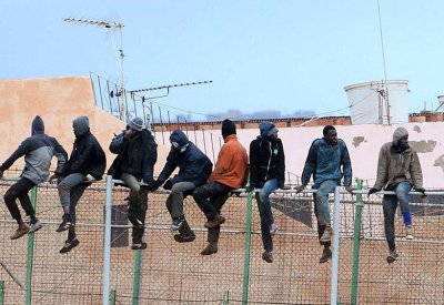 المغرب ينقذ مئات المهاجرين في مياه البحر المتوسط