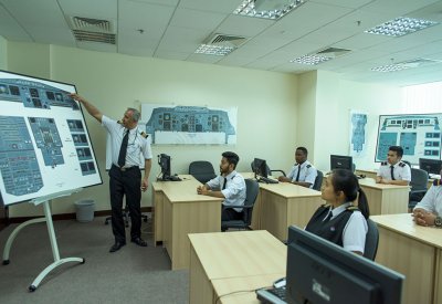 استمرار التسجيل في مركز (بيتك) لدراسة هندسة صيانة الطائرات
