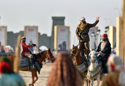 رحلة إلى التراث والحضارة العربية في أجنحة سوق عكاظ