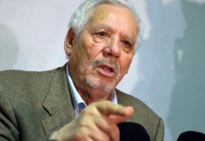 مذكرة توقيف ضد وزير دفاع الجزائر الأسبق بتهمة التآمر