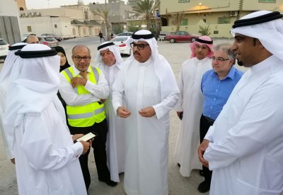 الخياط وآل عباس يتفقدان (تاسعة العاصمة) ويبحثان احتياجات قريتي العكر والمعامير