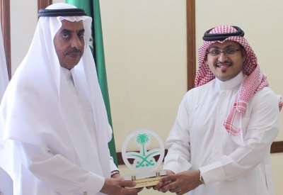 السفير السعودي يكرم الفنان عصام الدعيس