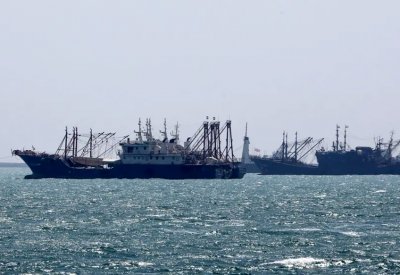 بسبب تهديدات إيران.. تحذير أميركي للسفن بمضيق هرمز