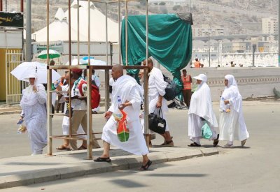 ضيوف الرحمن يتوافدون إلى منى لقضاء يوم التروية