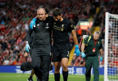 ليفربول يفقد حارسه أليسون في مباراة السوبر الأوروبي