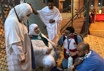وزيرة الصحة تطمئن على وضع الطاقم الطبي وحجاج البحرين