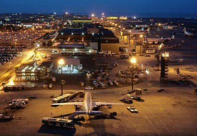عودة الملاحة بمطار البحرين بعد إغلاقه مؤقتاً