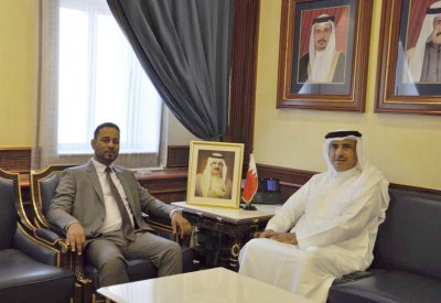 وزير الإسكان يستقبل النائب محمود البحراني