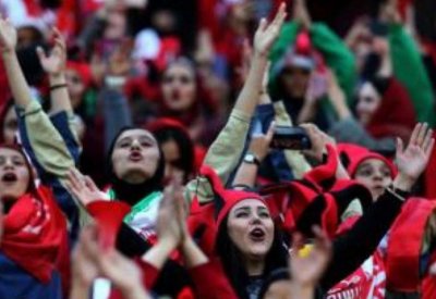 السلطات الإيرانية تعتقل 6 ناشطات يطالبن بدخول النساء للملاعب