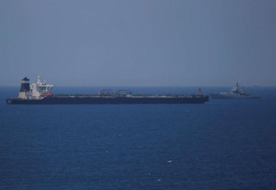 ناقلة النفط الإيرانية تتحرك من ميناء جبل طارق