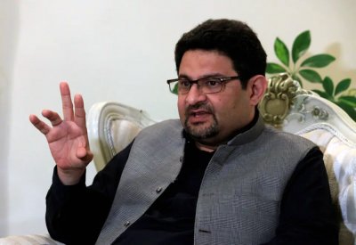 تحقيقات باكستان: وزير مالية لشهر فقط وحصل على رشوة من قطر!