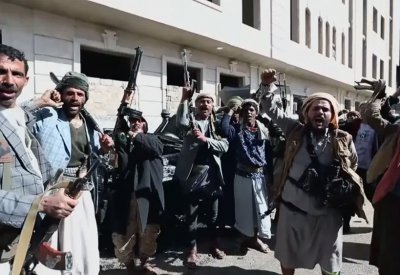 ميليشيا الحوثي تصعد بالحديدة.. تدمير طرقات وقطع اتصالات