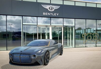 BENTLEY تطوّر تطبيقاً لاستعراض النموذجيةEXP 100 GT