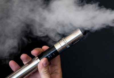  الإمارات: ضرائب على السجائر الإلكترونية والمشروبات المحلاة