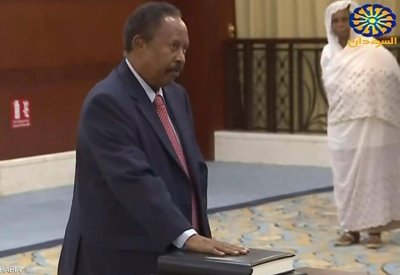  حمدوك يؤدي اليمين الدستورية رئيسا للحكومة السودانية 