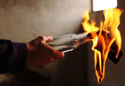 الحبس سنة لصانع "مولوتوفات" ويخبأها بمنزل مهجور بالبلاد القديم