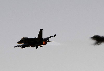  سوريا تتصدى "لأهداف معادية".. وإسرائيل تؤكد قصف هدف إيراني 