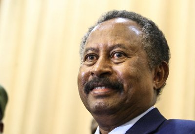  حمدوك: أجري محادثات مع واشنطن لرفع السودان من لائحة الإرهاب 