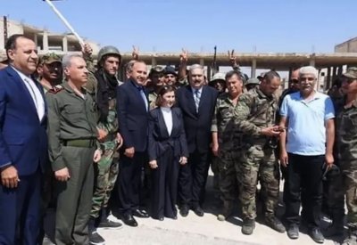 فجأة.. مستشارة الأسد في خان شيخون وسط حراسة مشددة