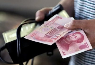 تصاعد حرب التجارة يهبط بـ"اليوان" لأدنى مستوى بـ11 عاما
