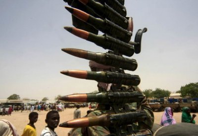 بعد اشتباكات قبلية.. تعزيزات عسكرية تصل بورسودان